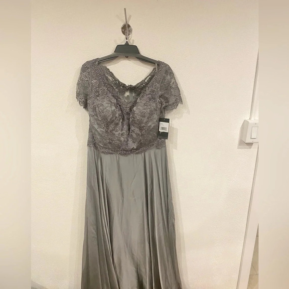 NWT La Femme Floral Embroidery Chiffon Column Gown Size 14 - Picture 2 of 5